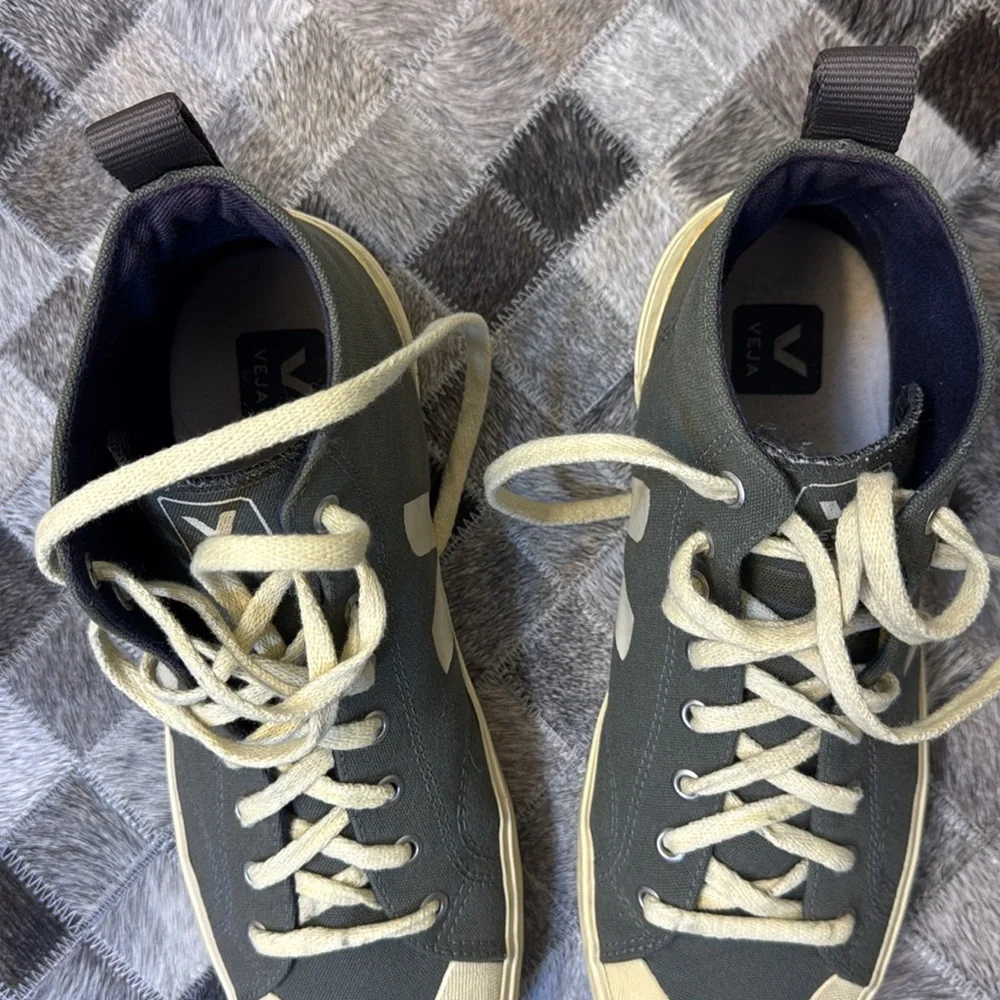 Veja Nova High Top Sneaker size 11 - Picture 4 of 7
